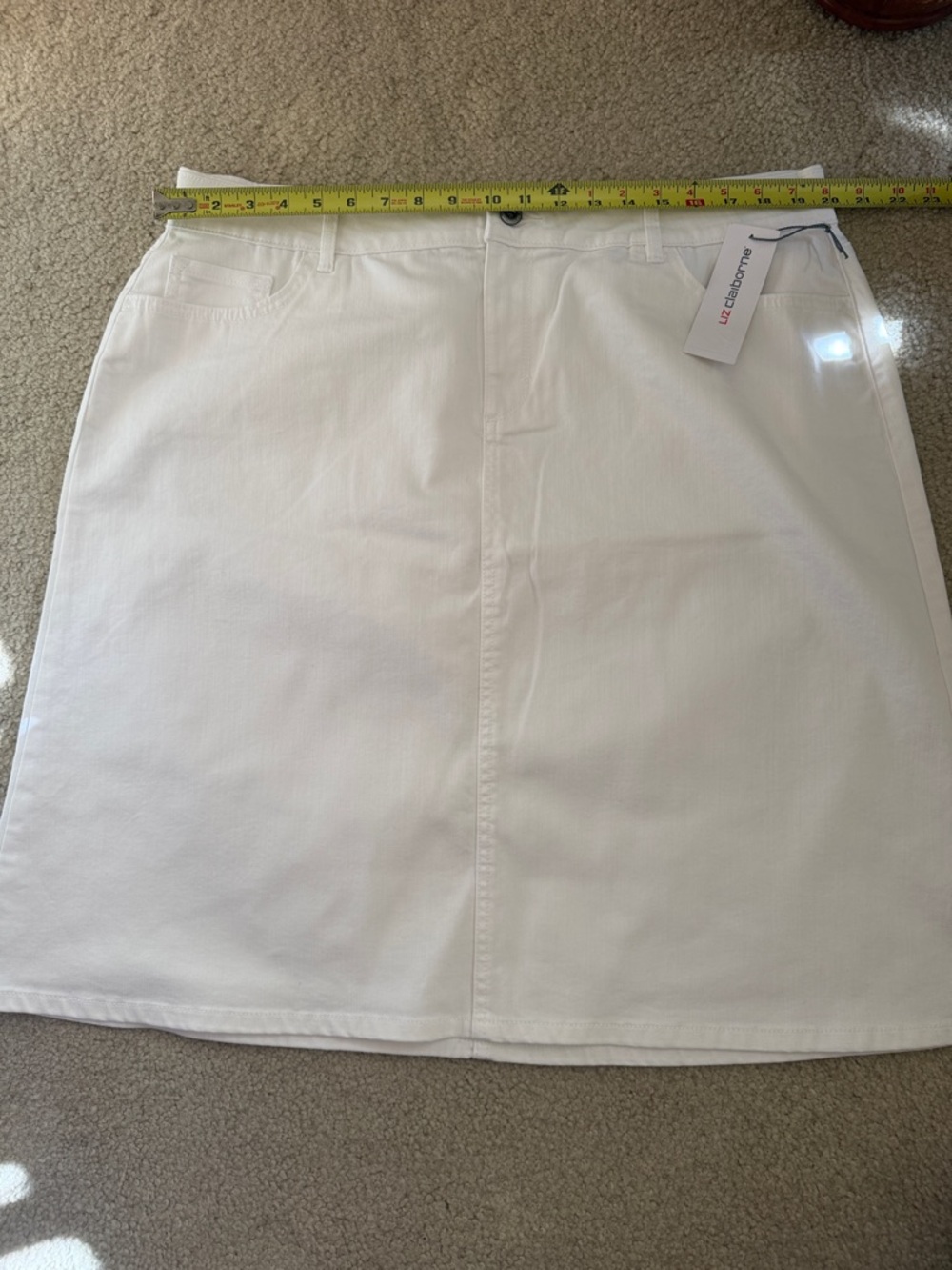 Liz Claiborne White A-Line Skirt with Front Seam NWT women’s size 18